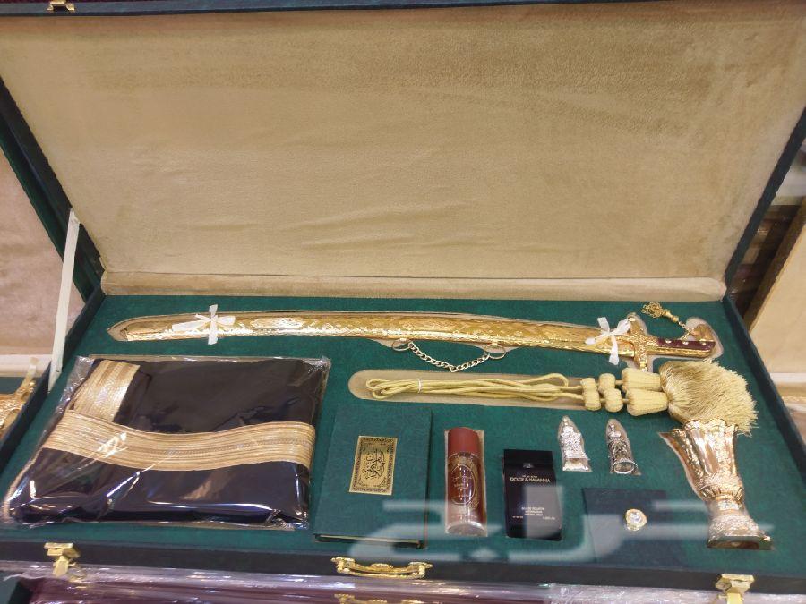 الي يبغى يهدي شخص عزيز عليه\nبشوت وسيوف ودروع