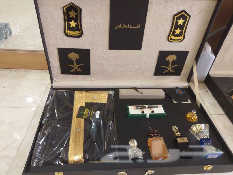 الي يبغى يهدي شخص عزيز عليه\nبشوت وسيوف ودروع