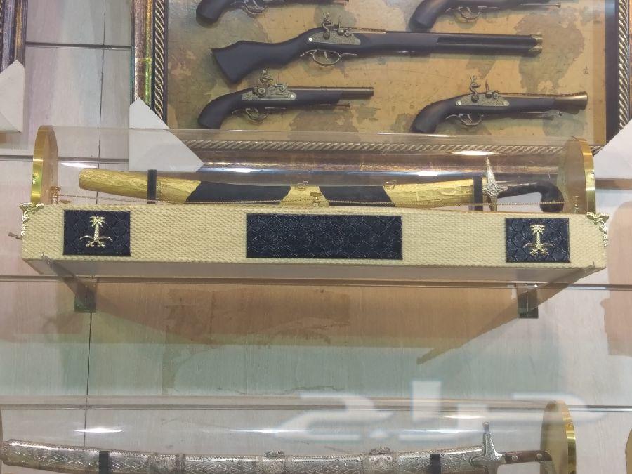 الي يبغى يهدي شخص عزيز عليه\nبشوت وسيوف ودروع