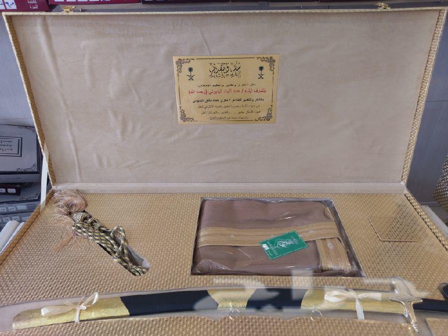 الي يبغى يهدي شخص عزيز عليه\nبشوت وسيوف ودروع