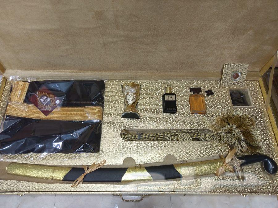 الي يبغى يهدي شخص عزيز عليه\nبشوت وسيوف ودروعV
