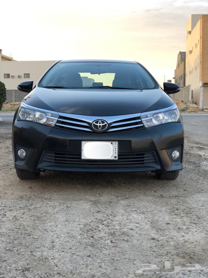 كورولا 2015 اسود بصمه . نظيف جدا