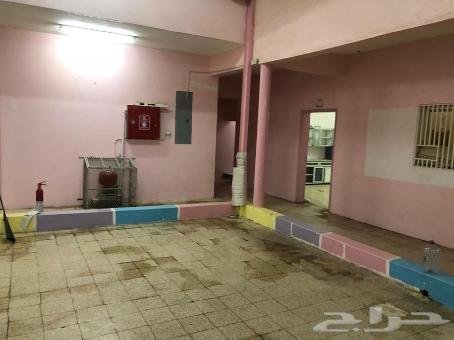 مبنى مدرسه مكون من 21 فصل للإيجار