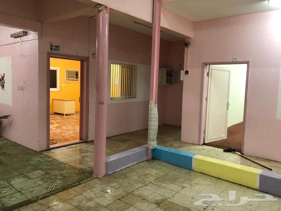 مبنى مدرسه مكون من 21 فصل للإيجار