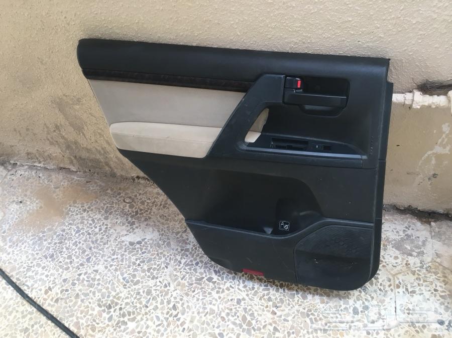 للبيع اغراض لاندكروزر جي اكس ار وكالة