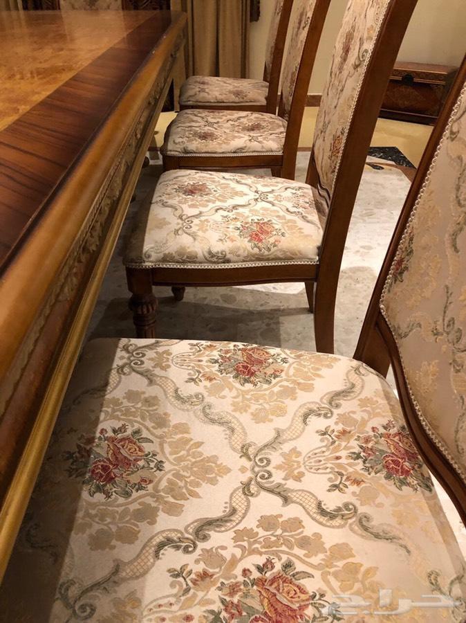 طاولة طعام 10 كراسي بحالة جديدة