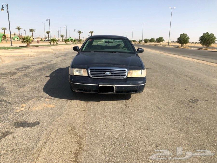 كراون فكتوريا 2001