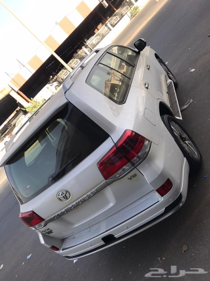 لاندكروزر GXR 3 السعر 239500