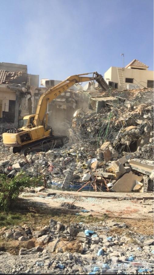 هدم المباني والمجمعات بالمجا ن
