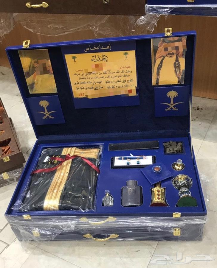 طقم هدية بشوت سيوف مشالح حساوي رجالي