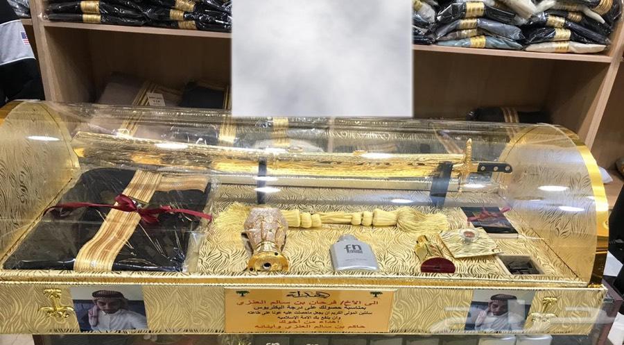 طقم هدية بشوت سيوف مشالح حساوي رجالي