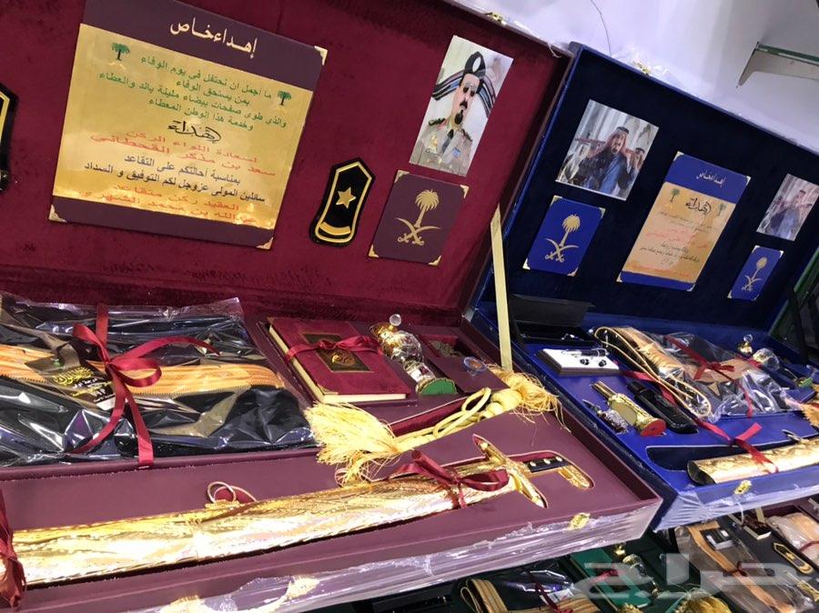 طقم هدية بشوت سيوف مشالح حساوي رجالي