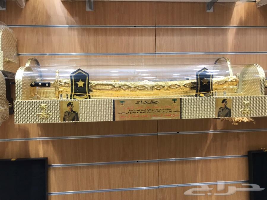 طقم هدية بشوت سيوف مشالح حساوي رجالي