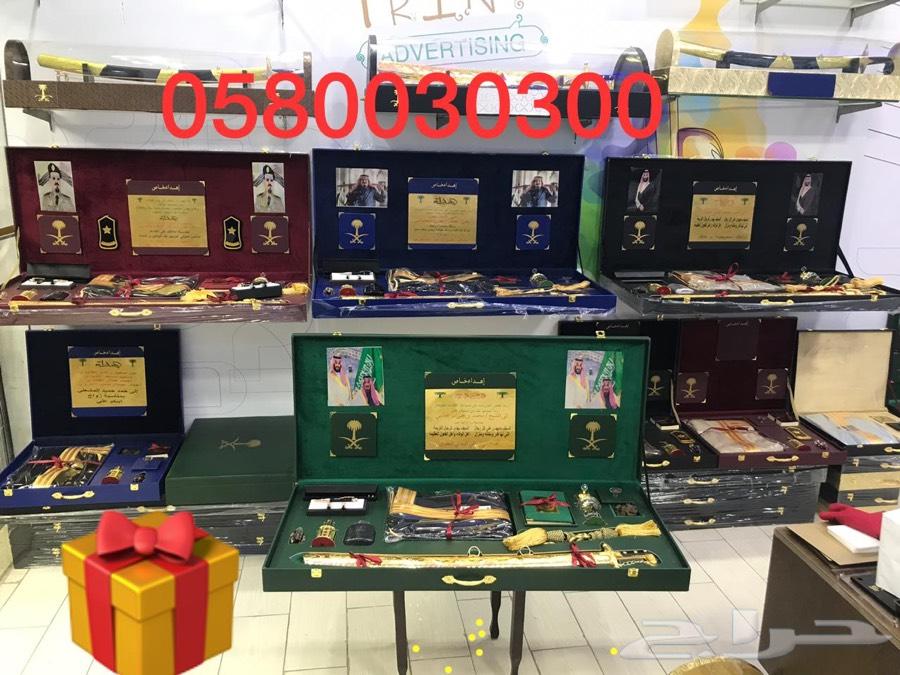 طقم هدية بشوت سيوف مشالح حساوي رجالي
