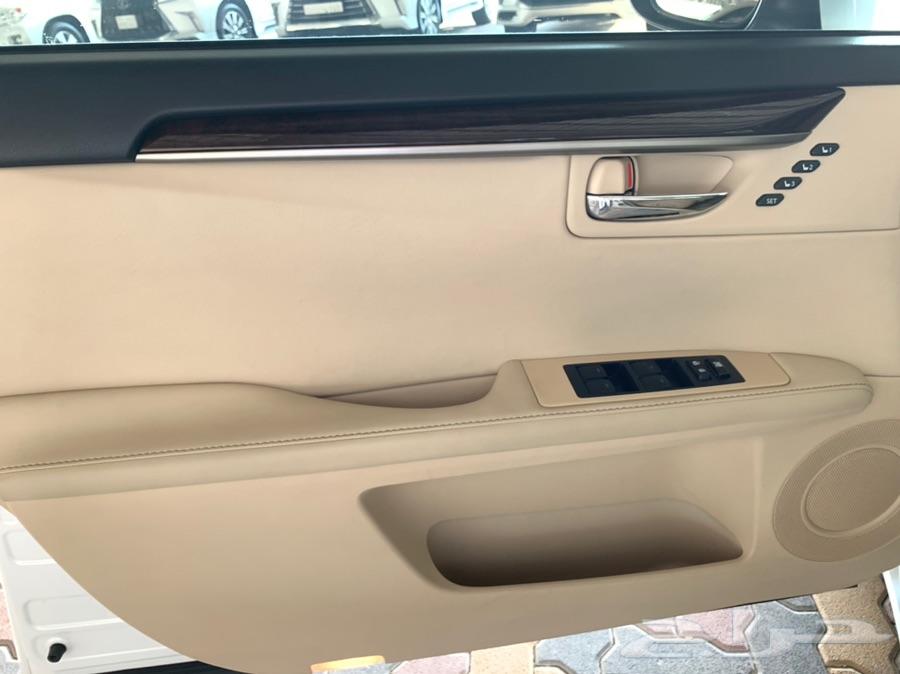 للبيع لكزس ES 350 ممشى قليل V6