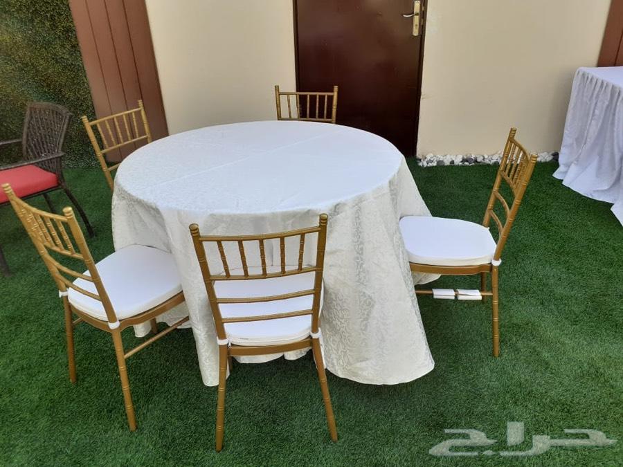 كراسي طاولات وسماعات