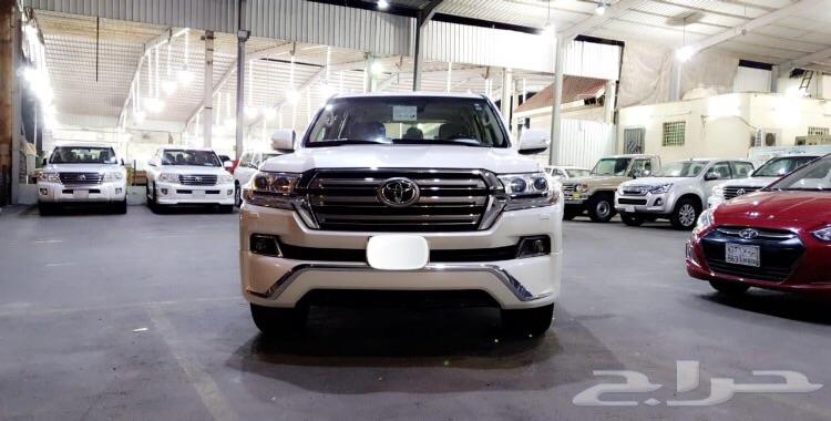 لاندكروزر GXR3سعودي 2017 ممشاه 40 الف فقط