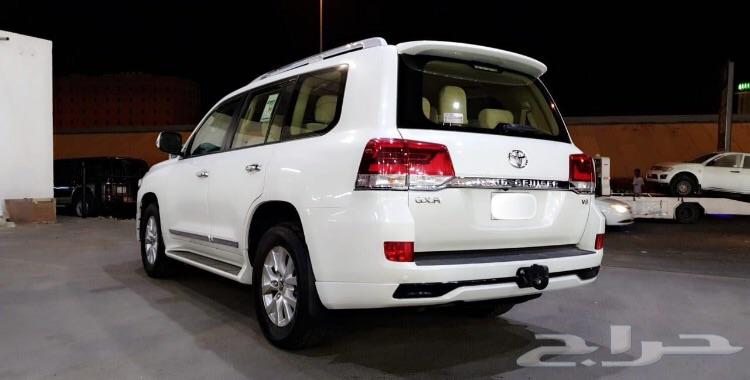 لاندكروزر GXR3سعودي 2017 ممشاه 40 الف فقط