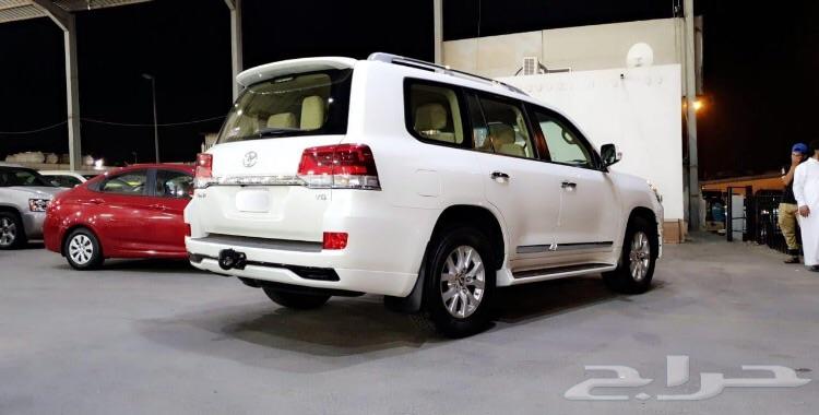 لاندكروزر GXR3سعودي 2017 ممشاه 40 الف فقط