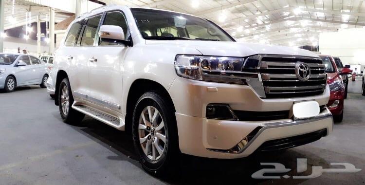 لاندكروزر GXR3سعودي 2017 ممشاه 40 الف فقط