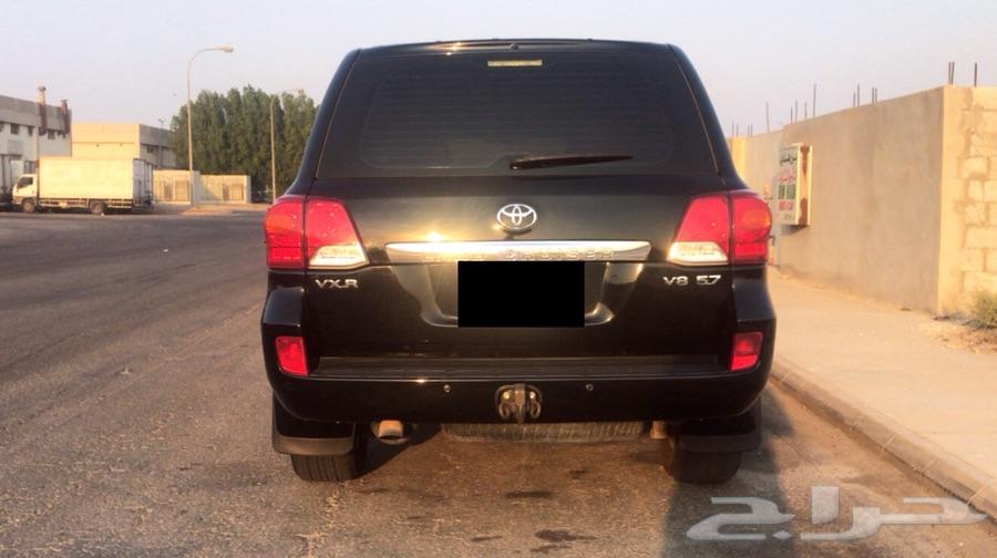 للبيع لاندكروزر VXR 5.7 موديل 2014 اسود