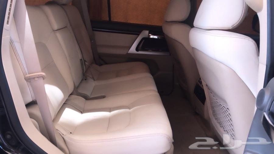 للبيع لاندكروزر VXR 5.7 موديل 2014 اسود