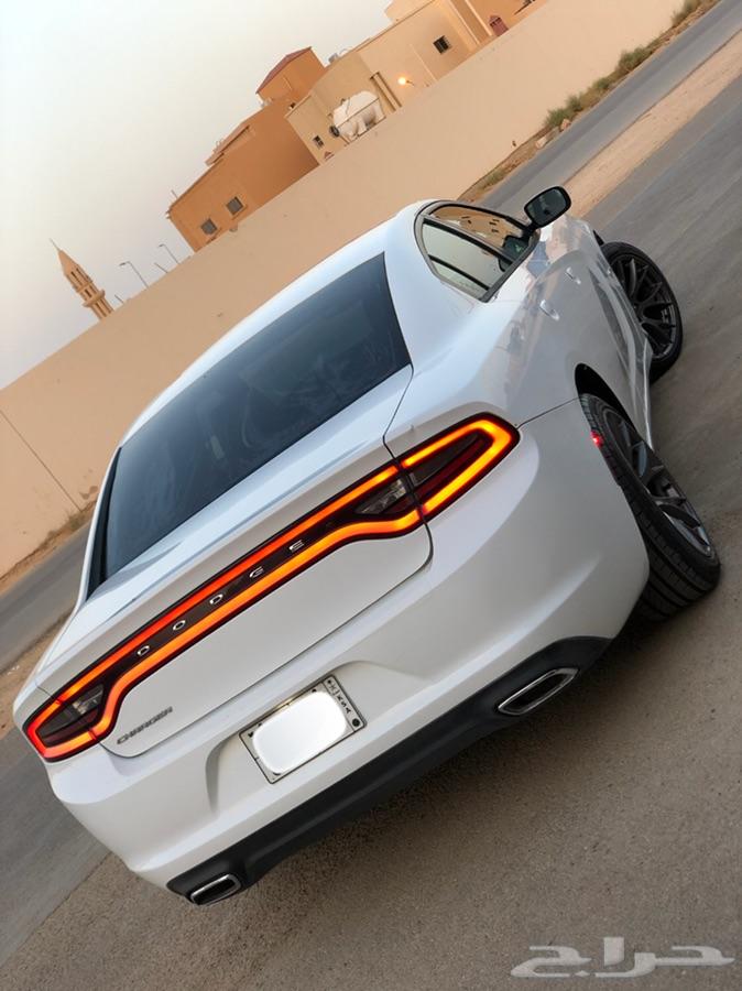 تشارجر 2015 ابيض ستاندر . نظيف جدا