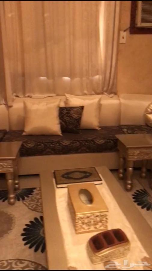 كنب للبيع بحالة نظيفة وممتازة