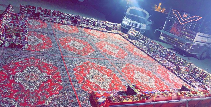 جلسات وفرشات وزيل صناعي ((للإيجاار))