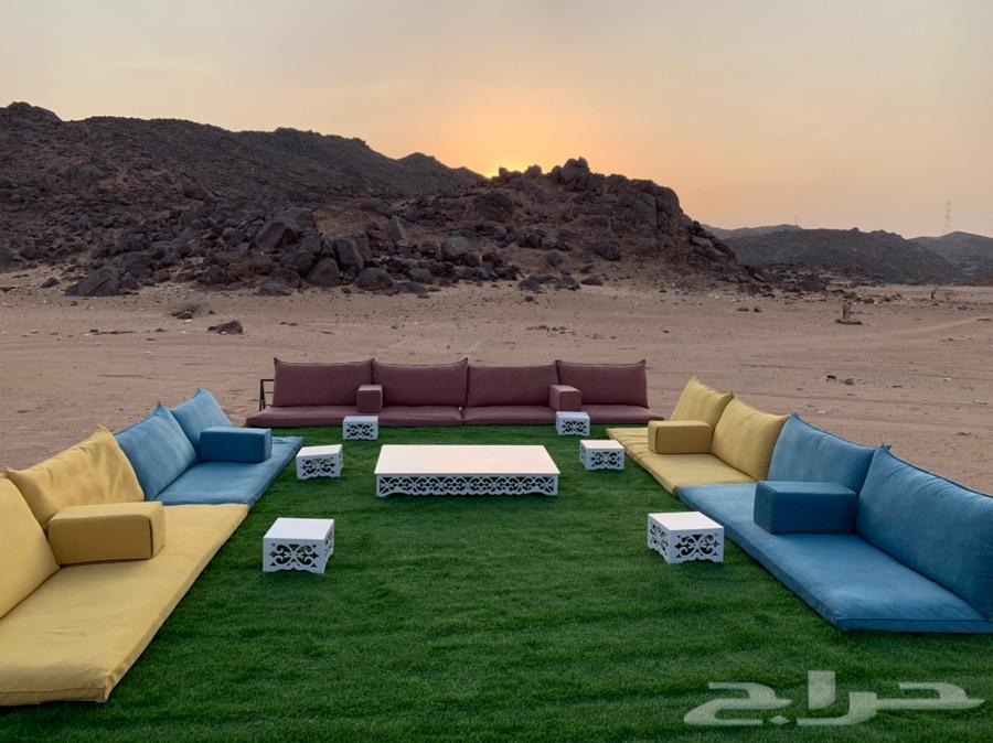 جلسات وفرشات وزيل صناعي ((للإيجاار))