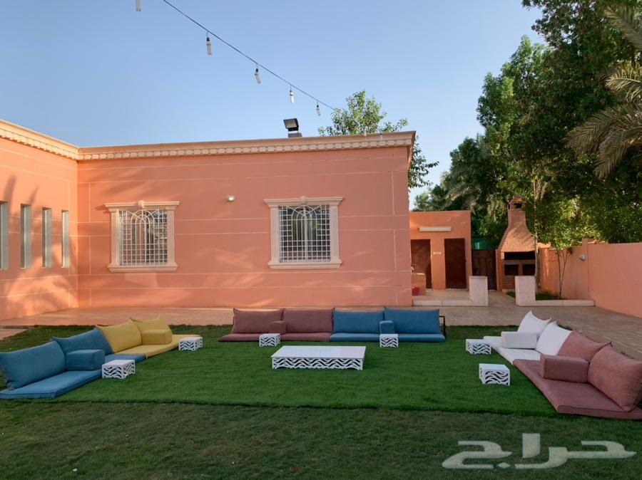 جلسات وفرشات وزيل صناعي ((للإيجاار))