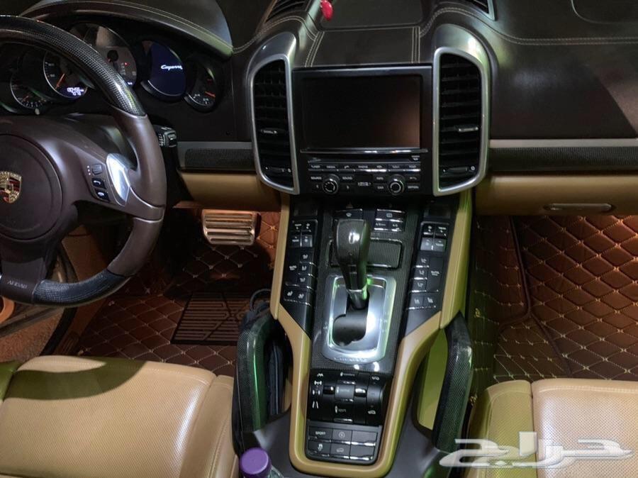 ارضيات و دعاسات جلد للسيارات DRiVe FiT