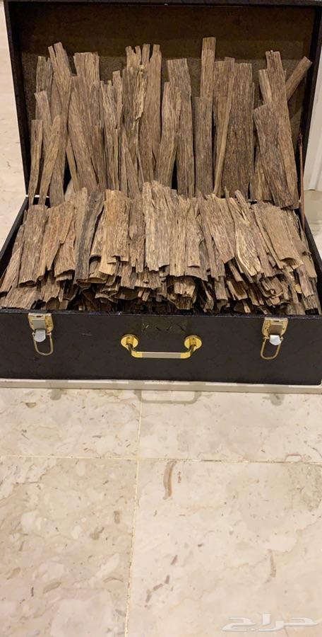 عود طبيعي (رقائق فاخره جدا ) وعلى الشرط