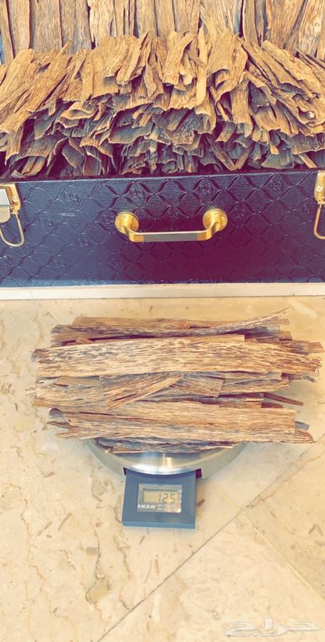 عود طبيعي (رقائق فاخره جدا ) وعلى الشرط