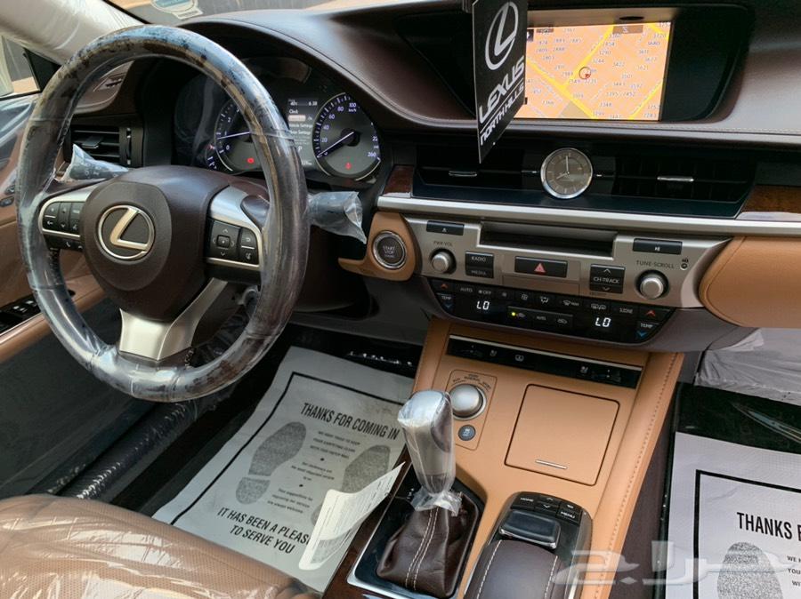 لكزس ES 350 2017 نظيف جدا بحالة الوكالة