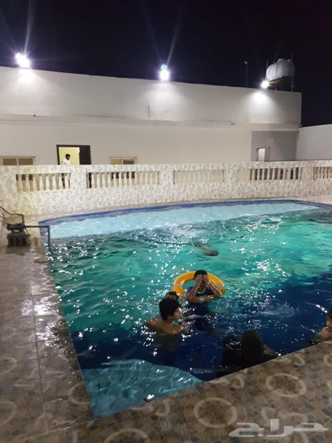 استراحة للإيجار بمزرعة بمسبح وصالة العاب