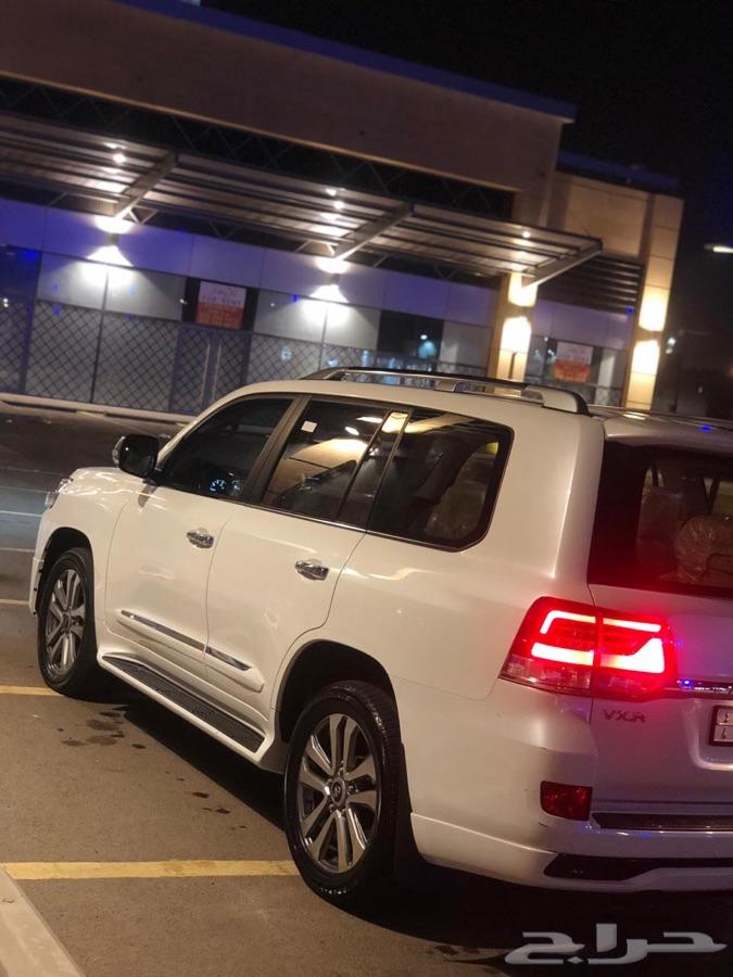 لاندكروزرVXRشبه جديد وكالةعبداللطيف جميل