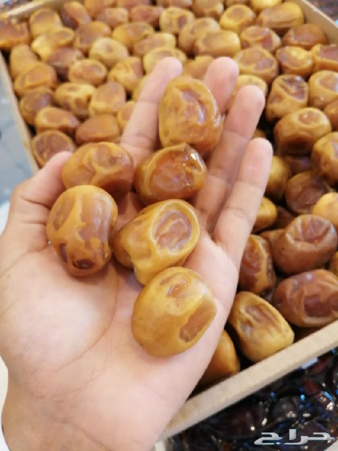 تمر خلاص وصقعي و ونانة و سكري القصيم