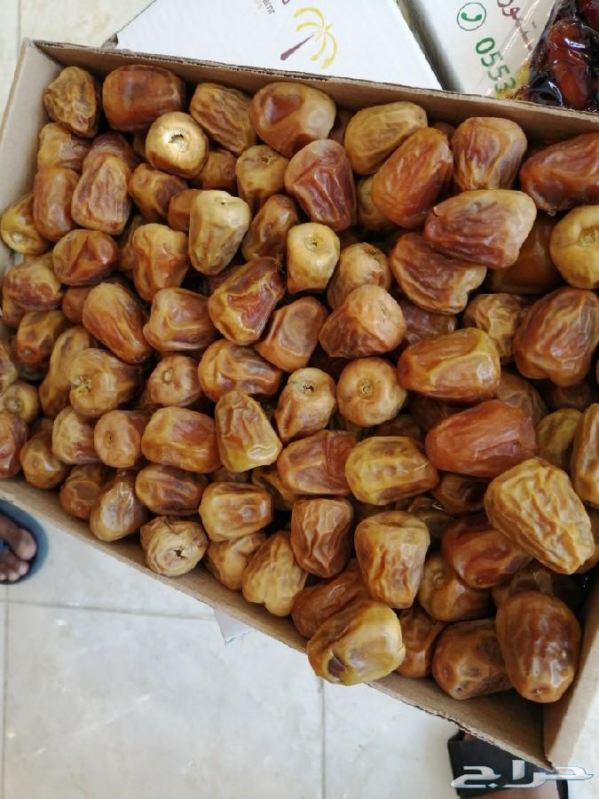 تمر خلاص وصقعي و ونانة و سكري القصيم