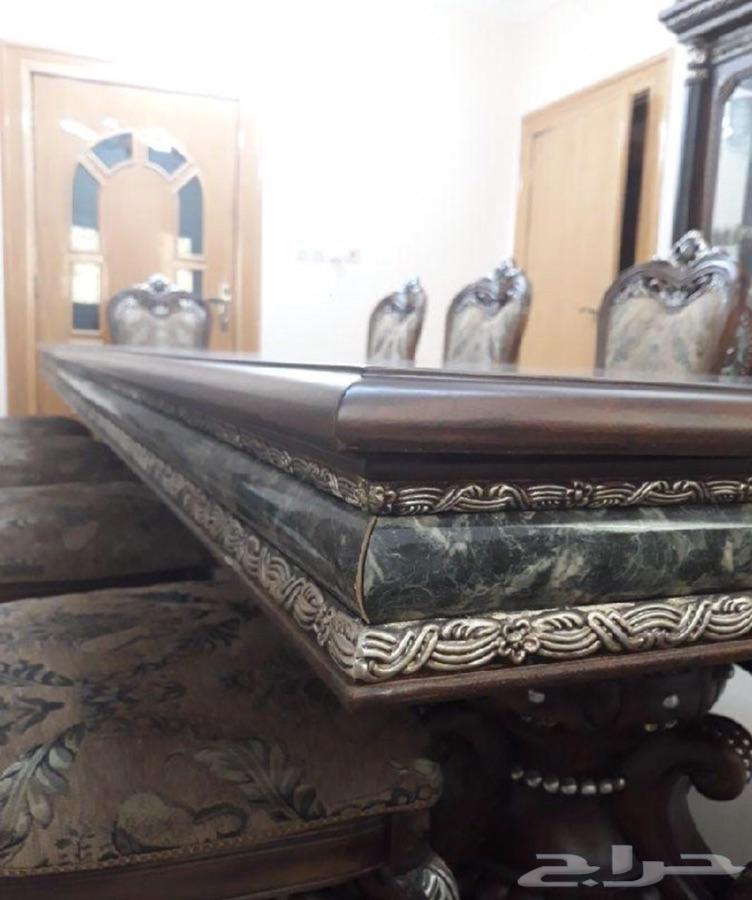 طاولة طعام
