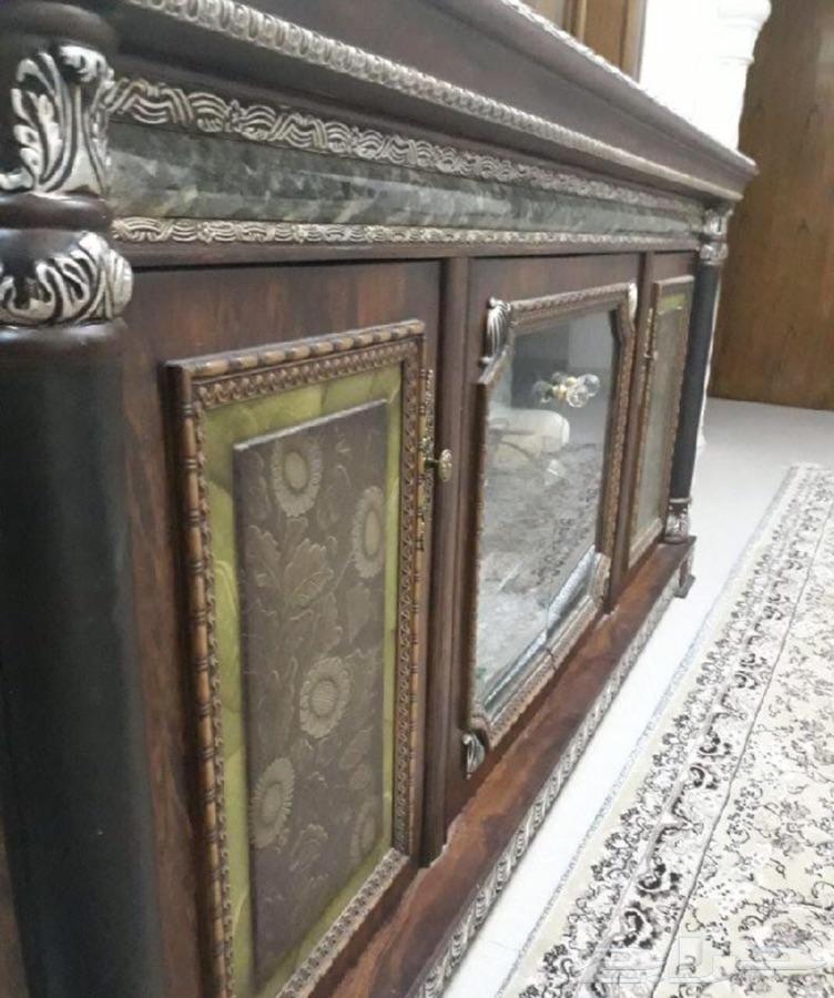 طاولة طعام