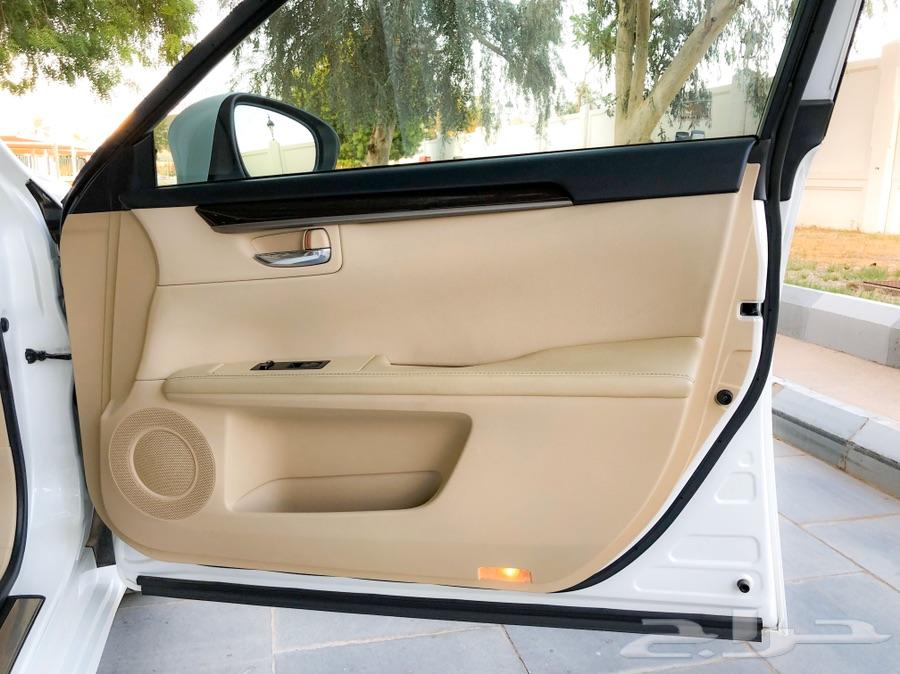 لكزس ES350 نظيفة جدا مع لوحة مميزة