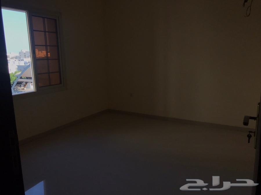 للبيع شقتان فاخره في حي الروضه بجده