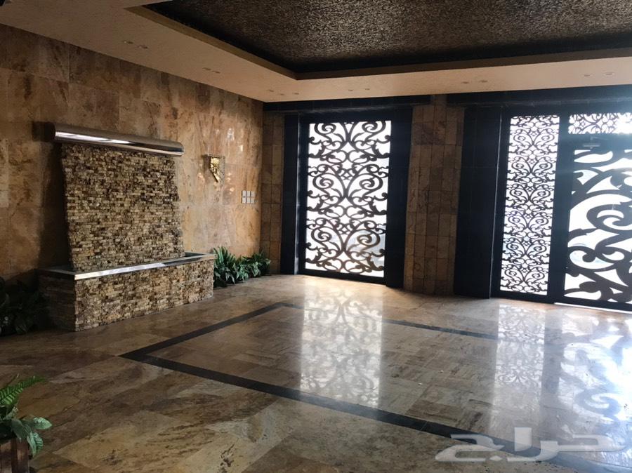 للبيع شقتان فاخره في حي الروضه بجده