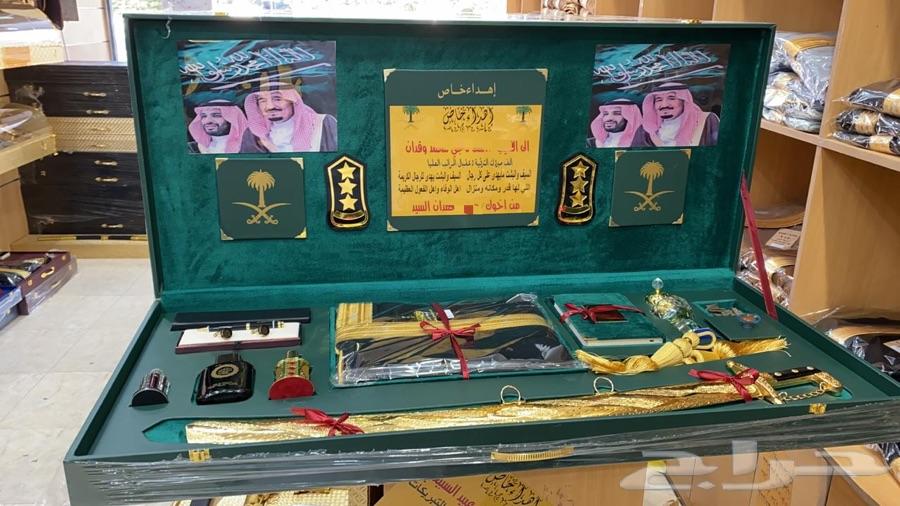 اطقم هدية بشت شتوي سيف درع زوج VIP