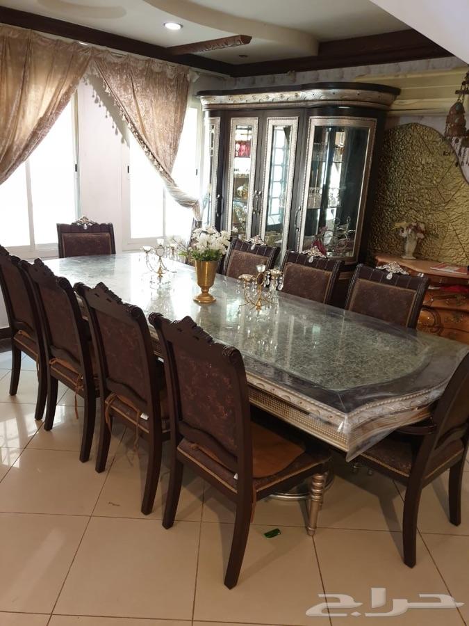 كنب و طاولة طعام