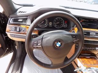 BMW 740Liفل كامل موديل 2015 ممشي قليل