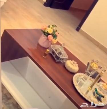 طقم طاولات انيق مع ركن القهوة