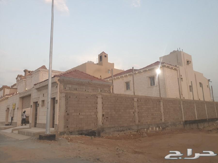 فيلا للبيع مع مسبح في حي القرينة بجدة
