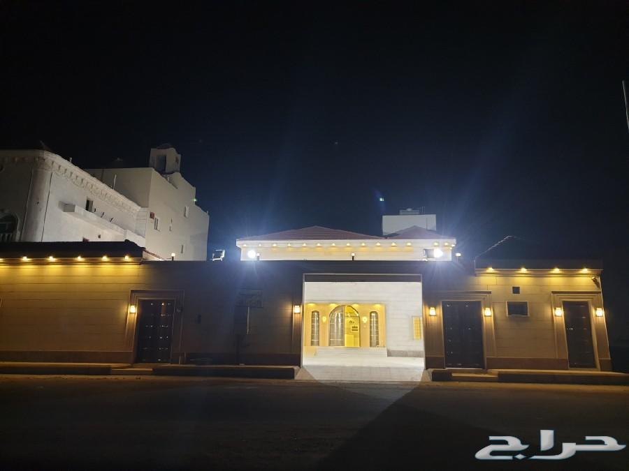 فيلا للبيع مع مسبح في حي القرينة بجدة